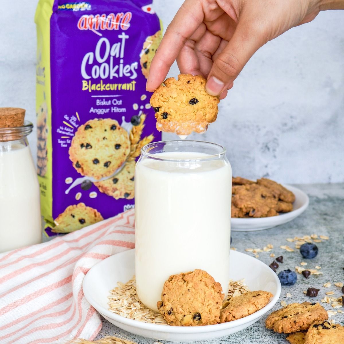 amore oat cookies blackcurrant 