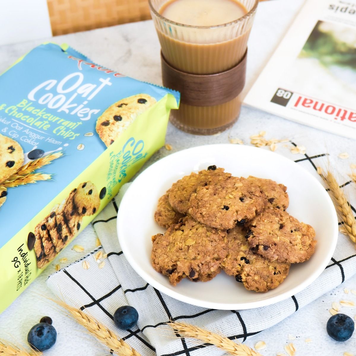 Amore Oat Cookies Blackcurrant Chocolate Chips